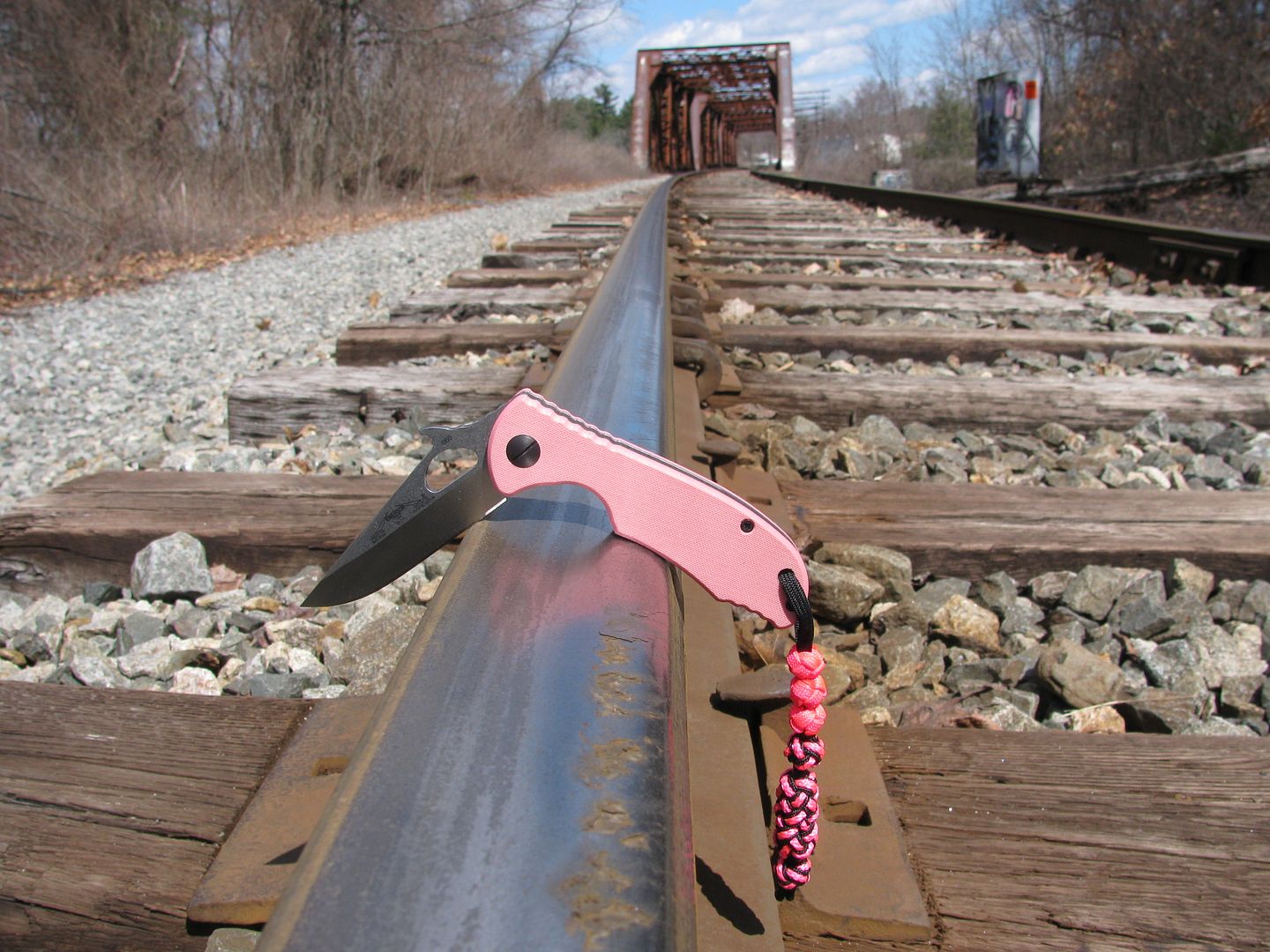The paracord "three daughters lanyard" on a pink Emerson traveler knife Survivalist Forum